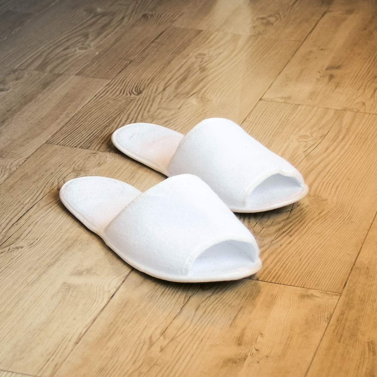 Elcoho white velvet upper spa slippers with soft touch.