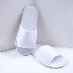 Elcoho unisex slippers suitable for men and women during stays.
