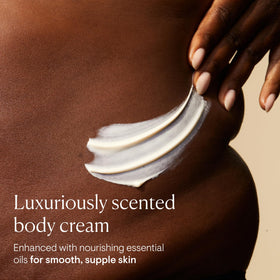 ELEMIS Frangipani Monoi texture reveals rich emulsion for nourishment.