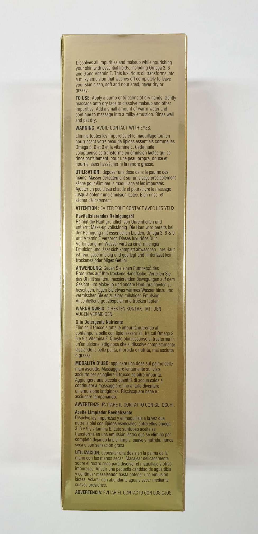 Elizabeth Arden Ceramide Replenishing Cleansing Oil removing makeup, including mascara, with ease
