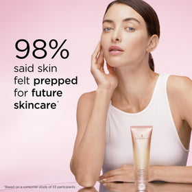 Elizabeth Arden Ceramide Skin Renewing Cleanser gel-to-foam transition preserves the skin barrier.