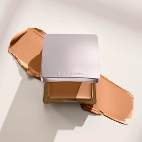 Elizabeth Arden Flawless Finish demonstrates micronized diamond powder detail for light diffusion