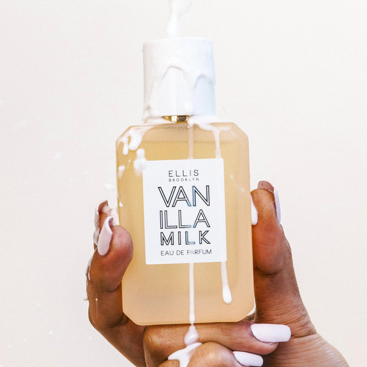 Detail of cocoa shell note in Vanilla Milk fragrance for depth.