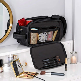 Elviros bag in use during a trip highlighting organized packing.