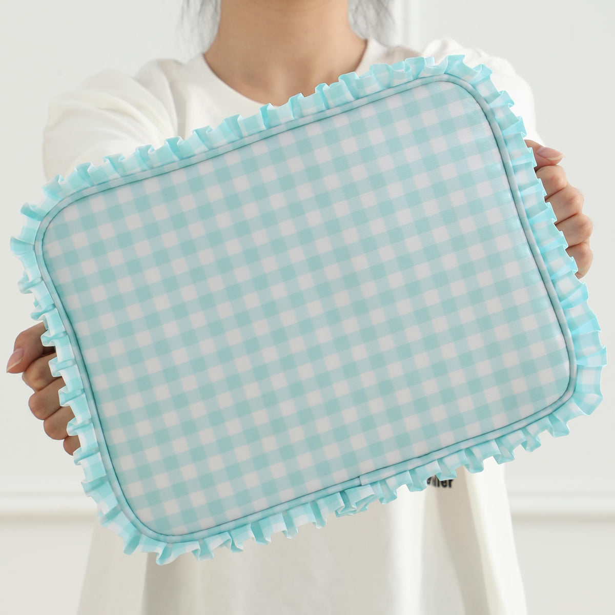EMBRUNIOICE gift-ready cosmetic bag makes a stylish present.