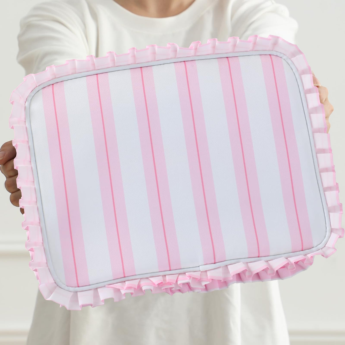 Gift-ready Embrunioice cosmetics bag suitable for women and teens