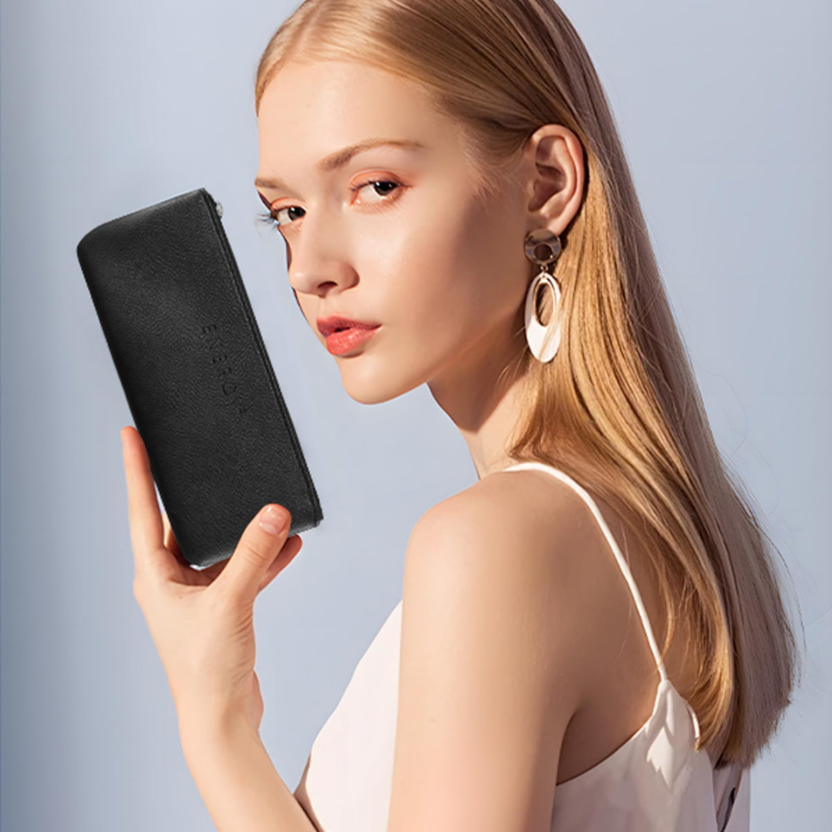 ENERGY vegan synthetic bristles deliver gentle, versatile blending.