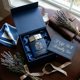 English Laundry Oxford Bleu display stand, conveys confident everyday spritz moments