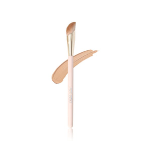 ENZO KEN angled concealer brush applying under eye for precise concealing and smooth finish