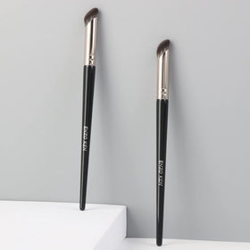 ENZO KEN brush helps puffy eyes and dark circles with gentle blending.