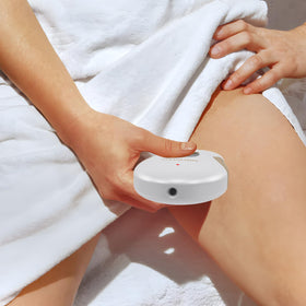 Epilady Legend 5 travel case included for grooming on the go.