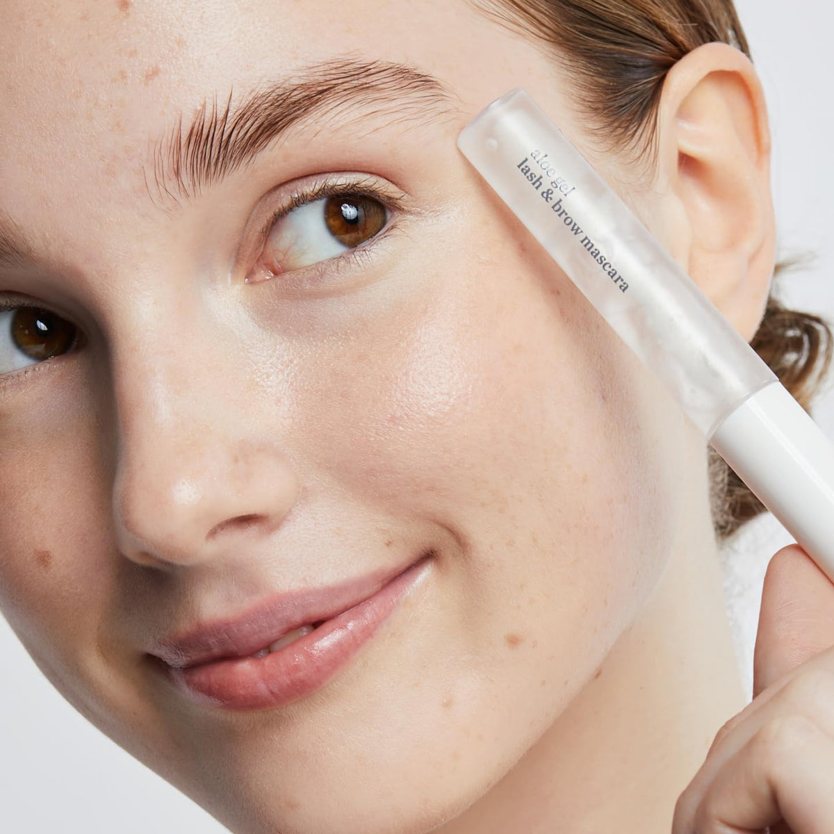 Ere Perez aloe vera conditioning formula close-up highlighting soothing gel infusion.