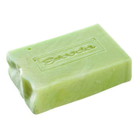 Escoda brush cleaning in action with olive oil soap to protect fibers.