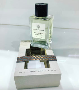 Bois Imperial EDP cap detail, smooth spray action for on-the-go use.