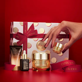 Estée Lauder Advanced Night Repair Serum close-up: supports radiant, even-looking skin.