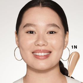 Estée Lauder Futurist Soft Touch concealer close-up with brightening effect