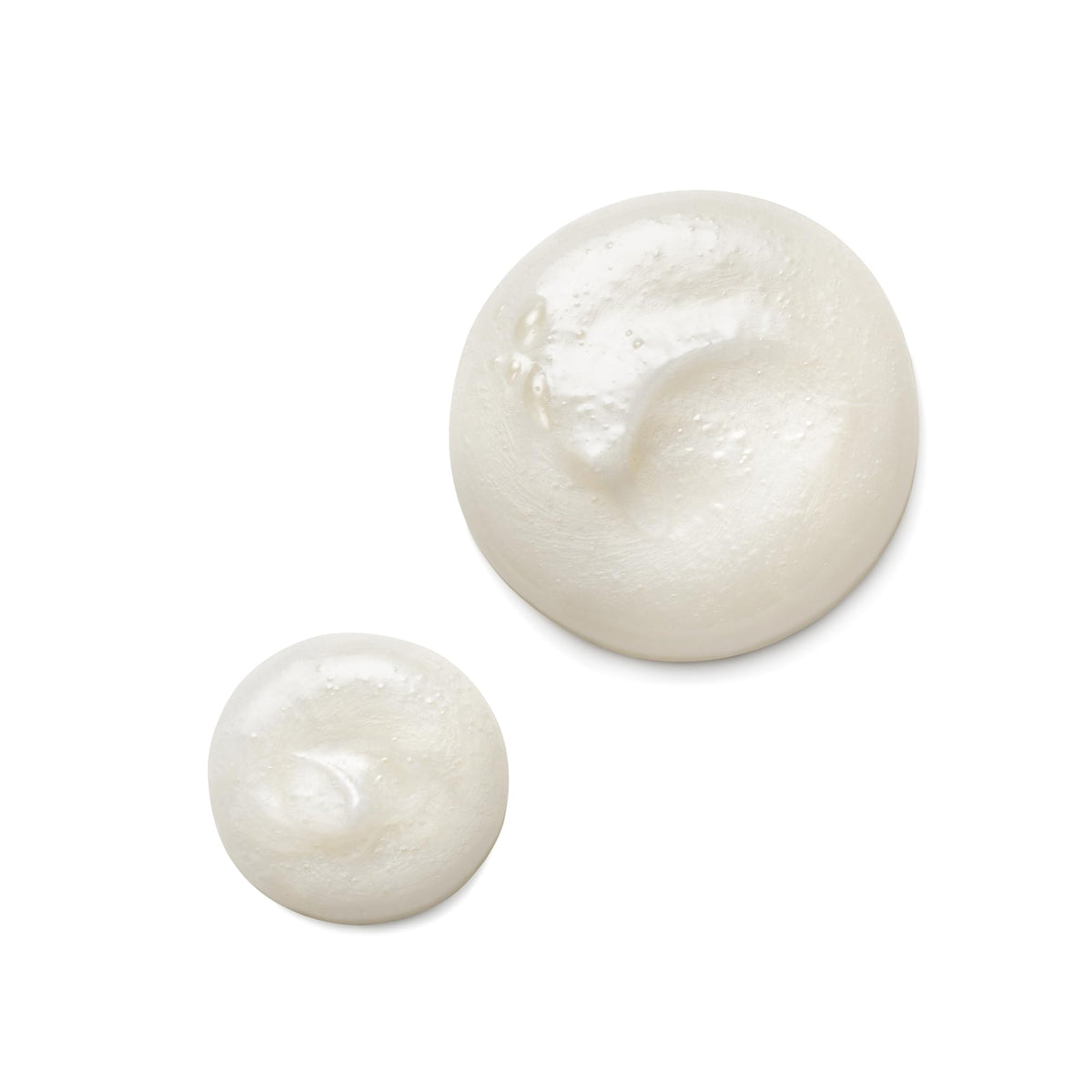 Estée Lauder Re-Nutriv Rich Foaming Cleanser luxurious foam texture ready for cleansing.