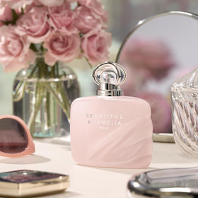 Estée Lauder Beautiful Magnolia Fleur packaging box conveys gift-ready luxury.