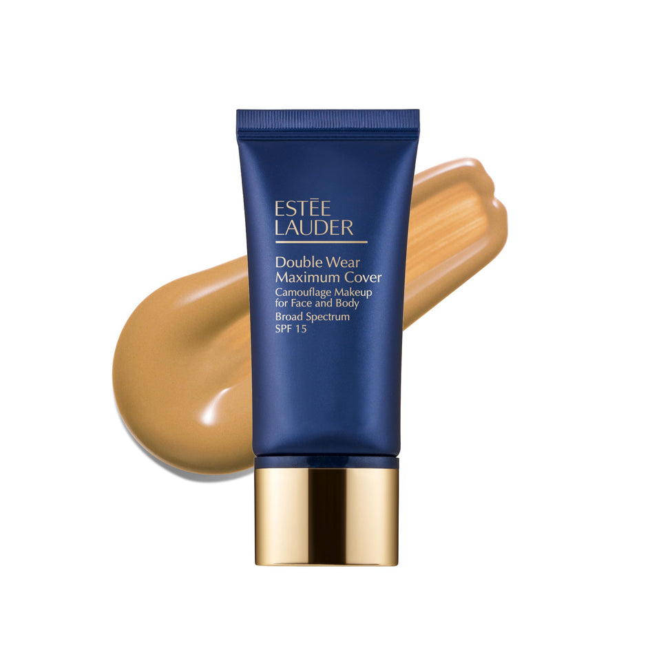 Estée Lauder Double Wear bottle pour demonstrates long-wearing coverage