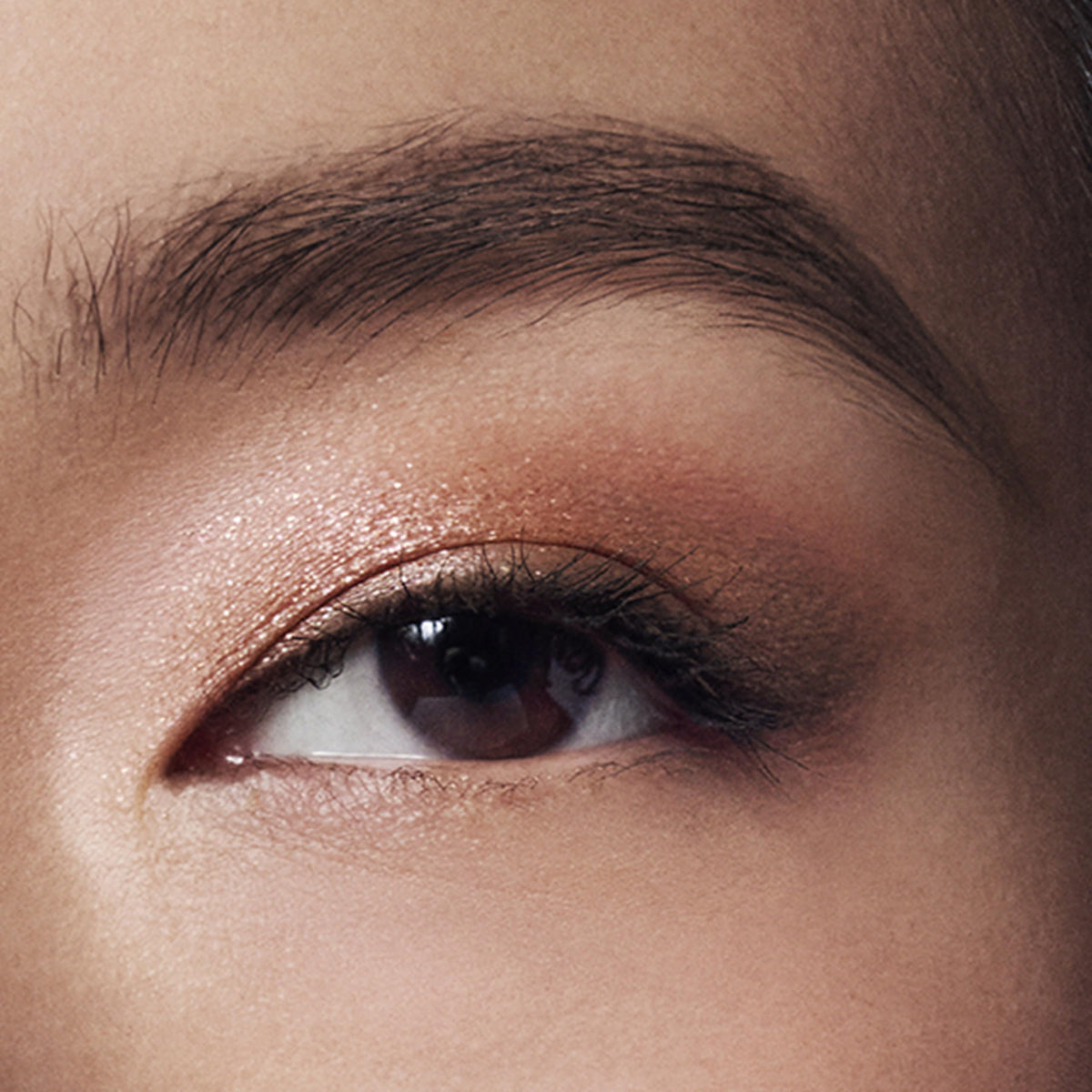 Estée Lauder Essential Eyeshadow Quad color palette with matte, satin, shimmer finishes for versatile looks.