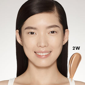 Estee Lauder Futurist concealer under-eye application demonstrates smoothing and hydration.