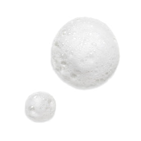 Result scene of Estée Lauder Nutritious with glow and refined pores.