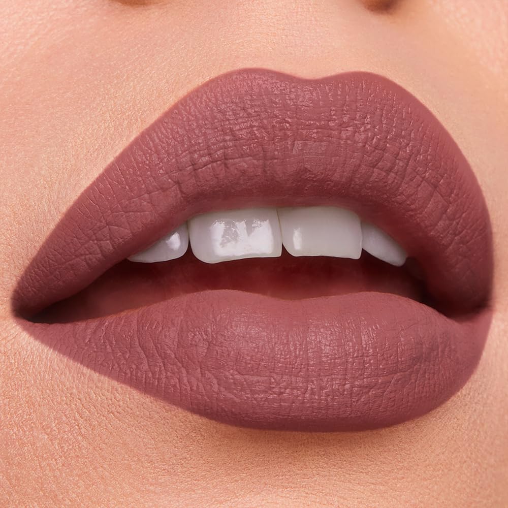 Estée Lauder Pure Color Long-Lasting Matte Lipstick bullet design enables precise contouring