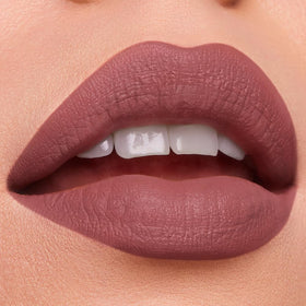 Estée Lauder Pure Color Long-Lasting Matte Lipstick bullet design enables precise contouring