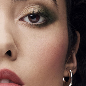 Estée Lauder Pink Kiss two-shade panel shows buildable contour.