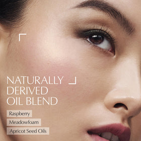 Long-lasting Estée Lauder blush with soft-focus finish on skin