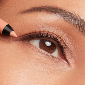 Estée Lauder Smoke and Brighten Kajal Duo delivers long-lasting waterproof wear for bold eye looks.
