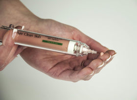 EUZEN Dispensing cap close-up emphasizes controlled, precise drops.