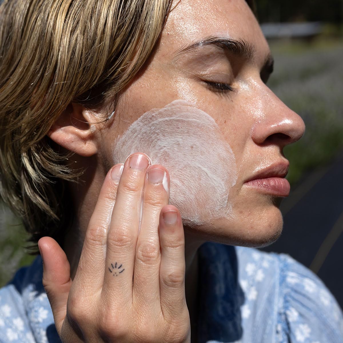 Evanhealy Rose Cleansing Milk yucca-lather supports light, effective cleansing.