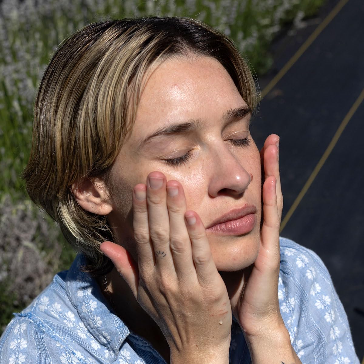 evanhealy Rosehip Calming Serum ingredients panel shows essential fatty acids