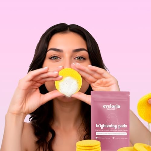 Pad being dispensed from Eveloria package for convenient use