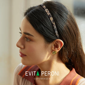 EVITA PERONI hair band glasses-compatible keeps hair away from lenses.