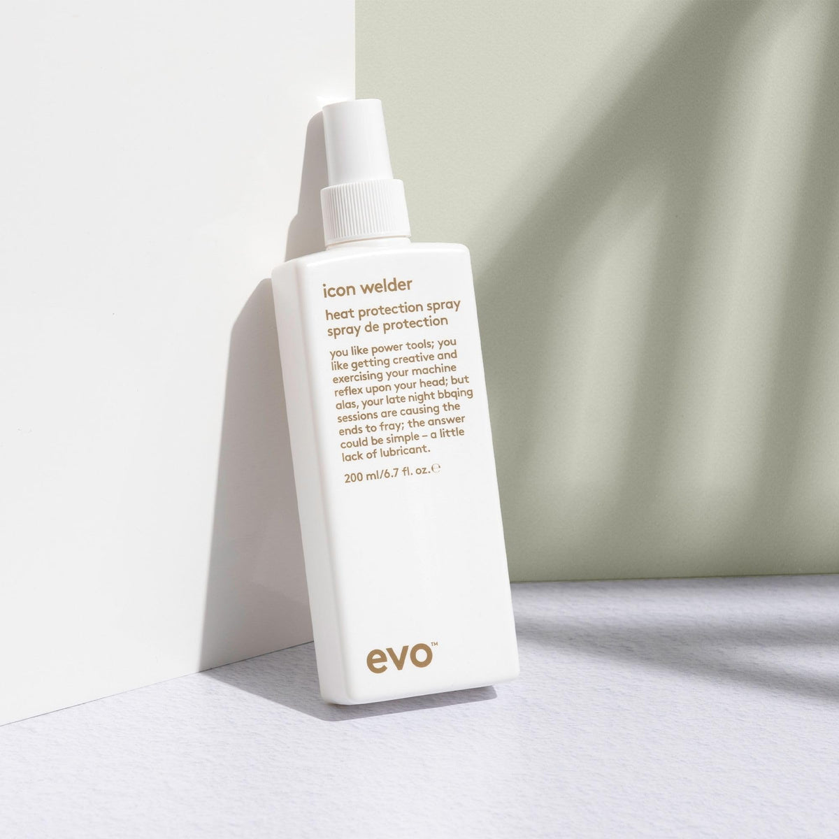 EVO Icon Welder reduces frizz for smoother hair textures.
