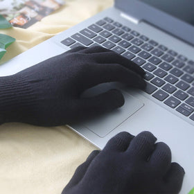 Evridwear breathable cotton gloves for dry hands and comfort.