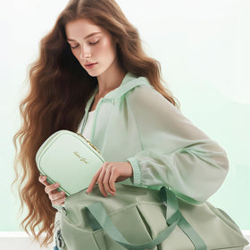 Extrei Gent travel-friendly bag fits purse and luggage.