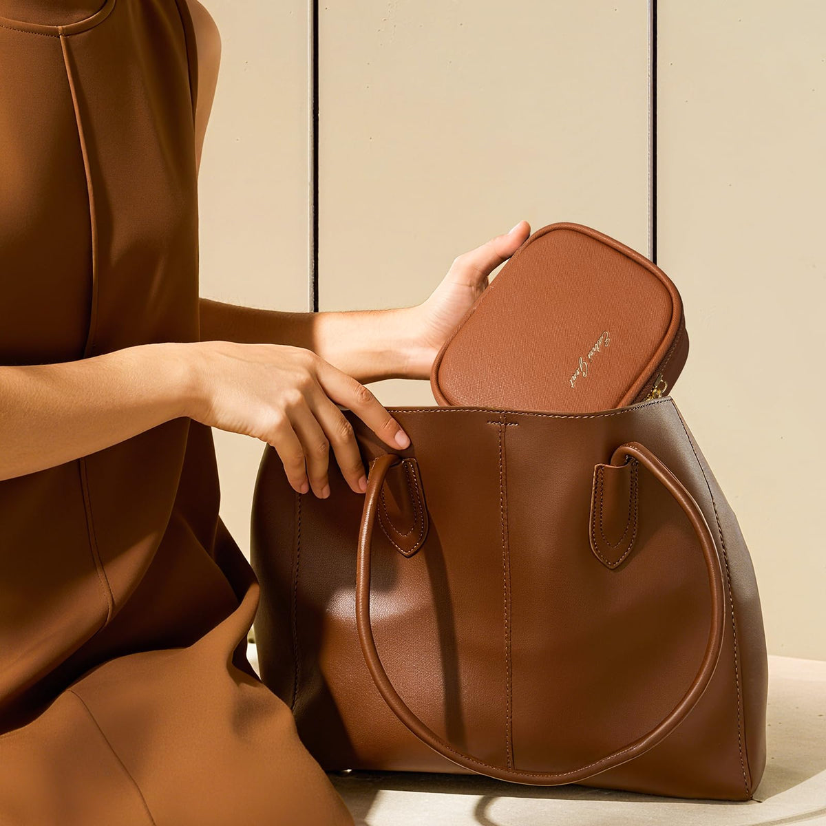 Extrei Gent travel-friendly makeup bag ready for purse, gym bag, or luggage.