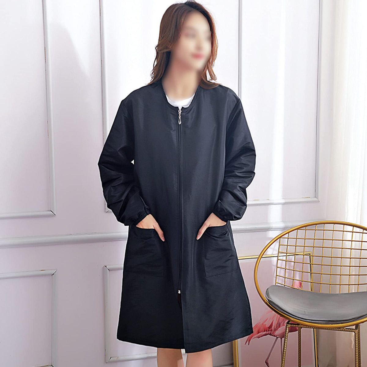 Exttlliy lightweight material smock supports easy movement.