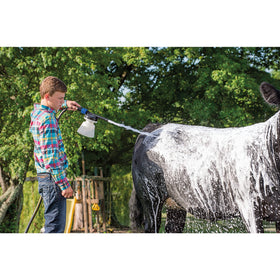 eZall Weaver Leather Total Body Wash applying on animals for quick dirt release