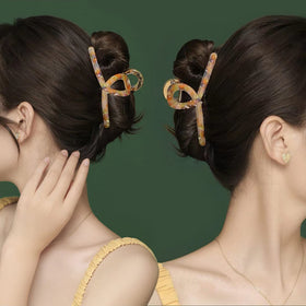 FAELBATY Clip open width 2.3 inches demonstrated for thick hair styling