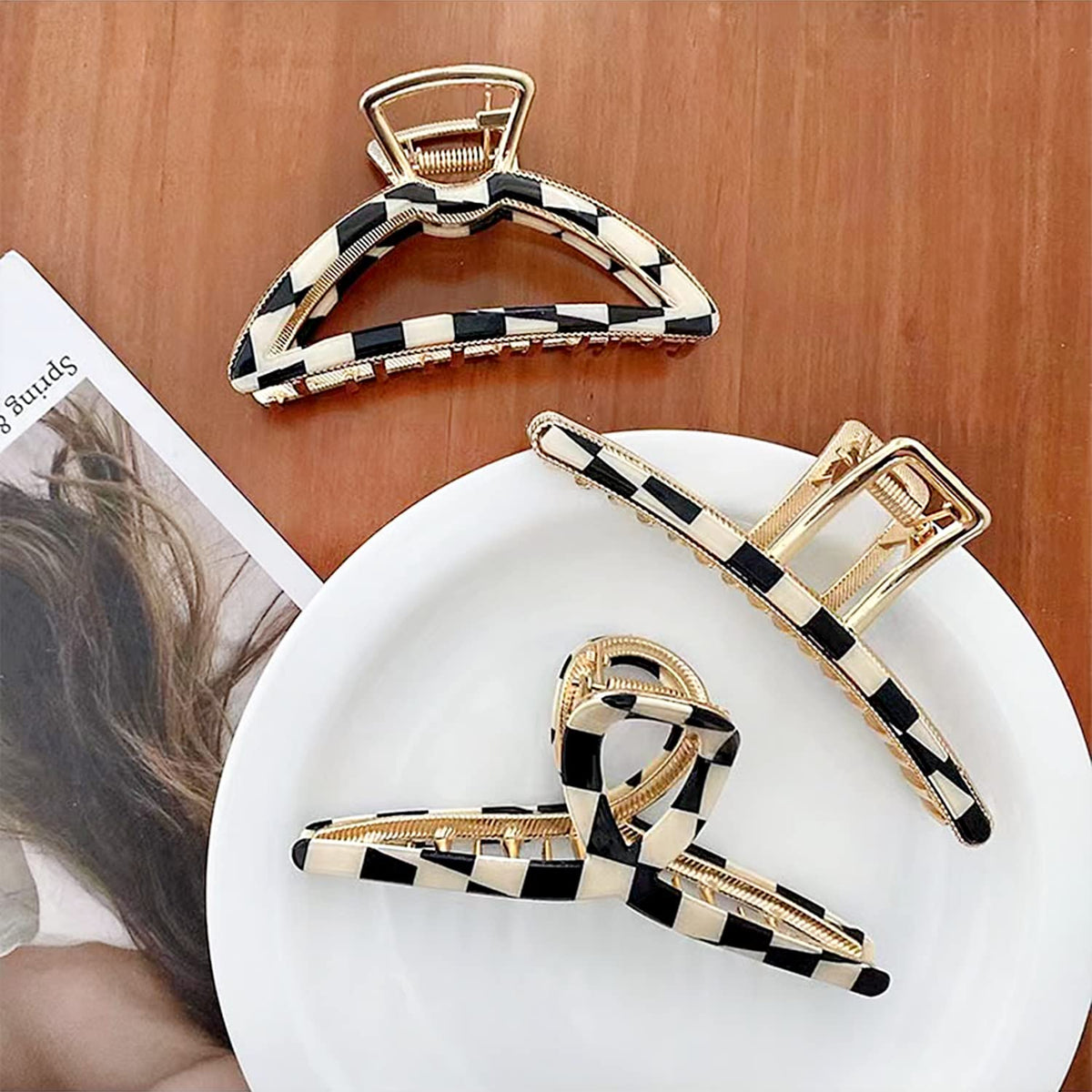 FAELBATY elegant design clip adds a polished touch to any hairstyle