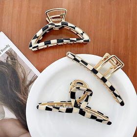 FAELBATY elegant design clip adds a polished touch to any hairstyle
