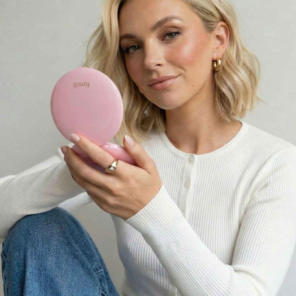 Fancii Mini Taylor mirror open 1x for full-face checks on the go.