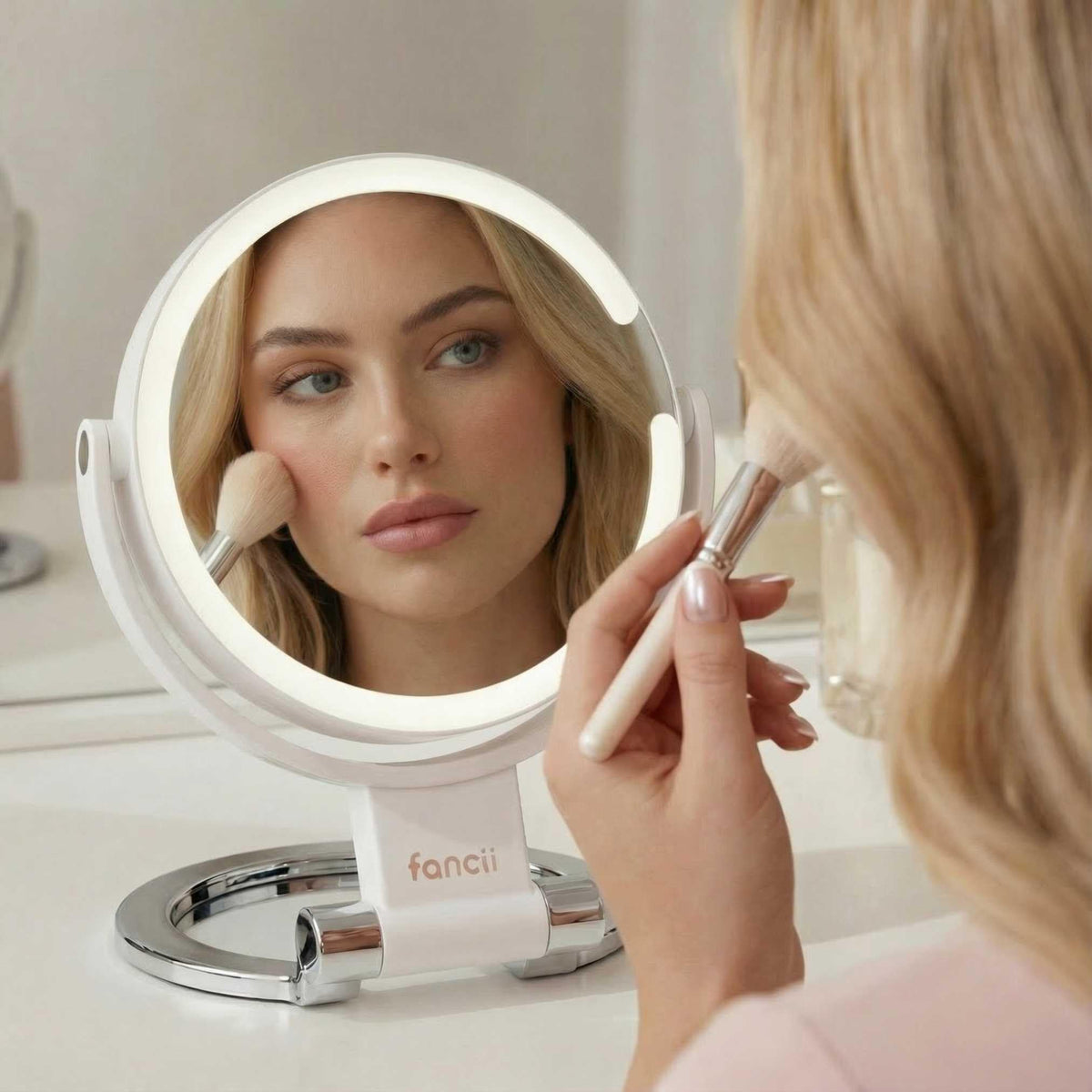 Fancii Sadie 1x mirror surface for everyday makeup with full-face view.