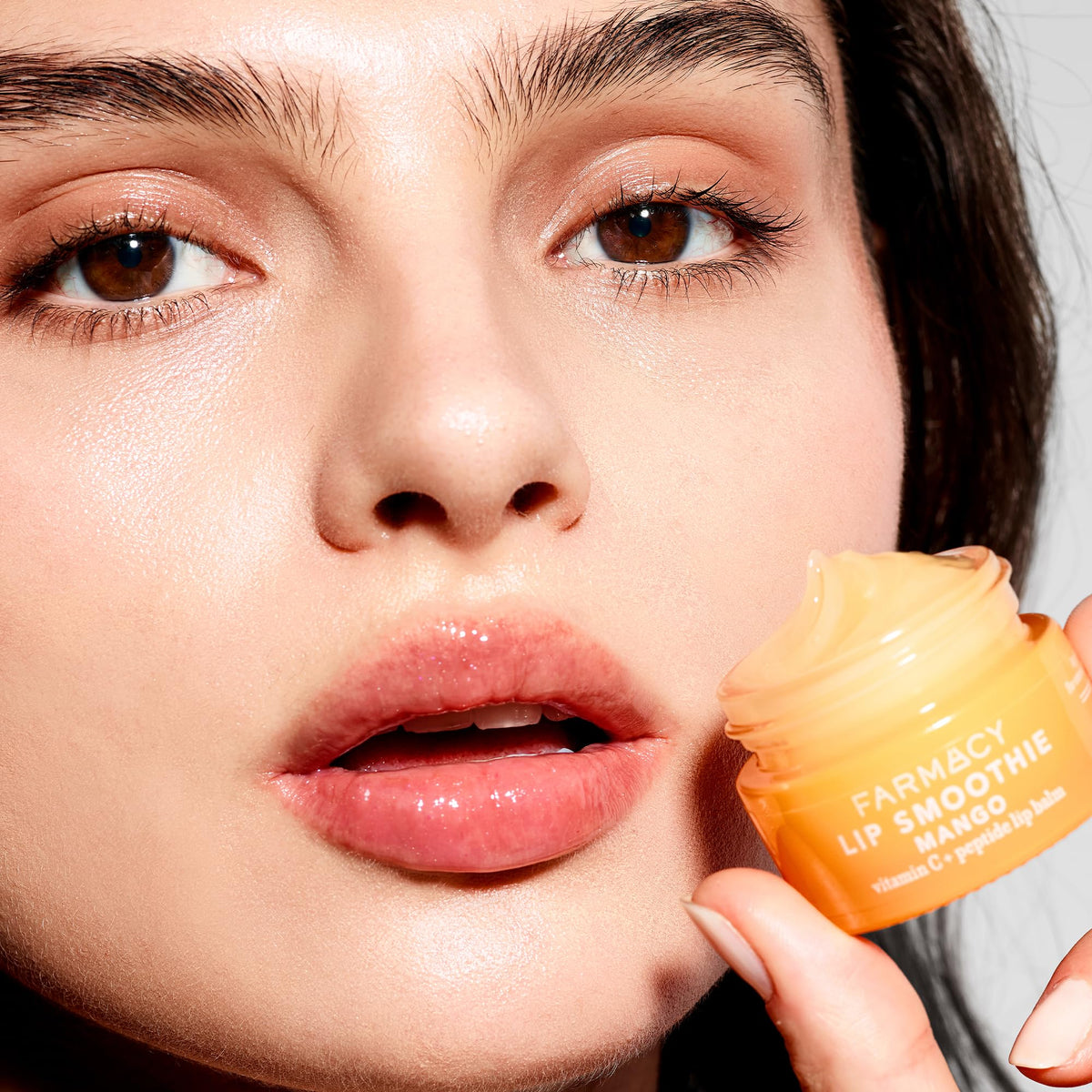 Farmacy peptide and vitamin C blend nourishes lips
