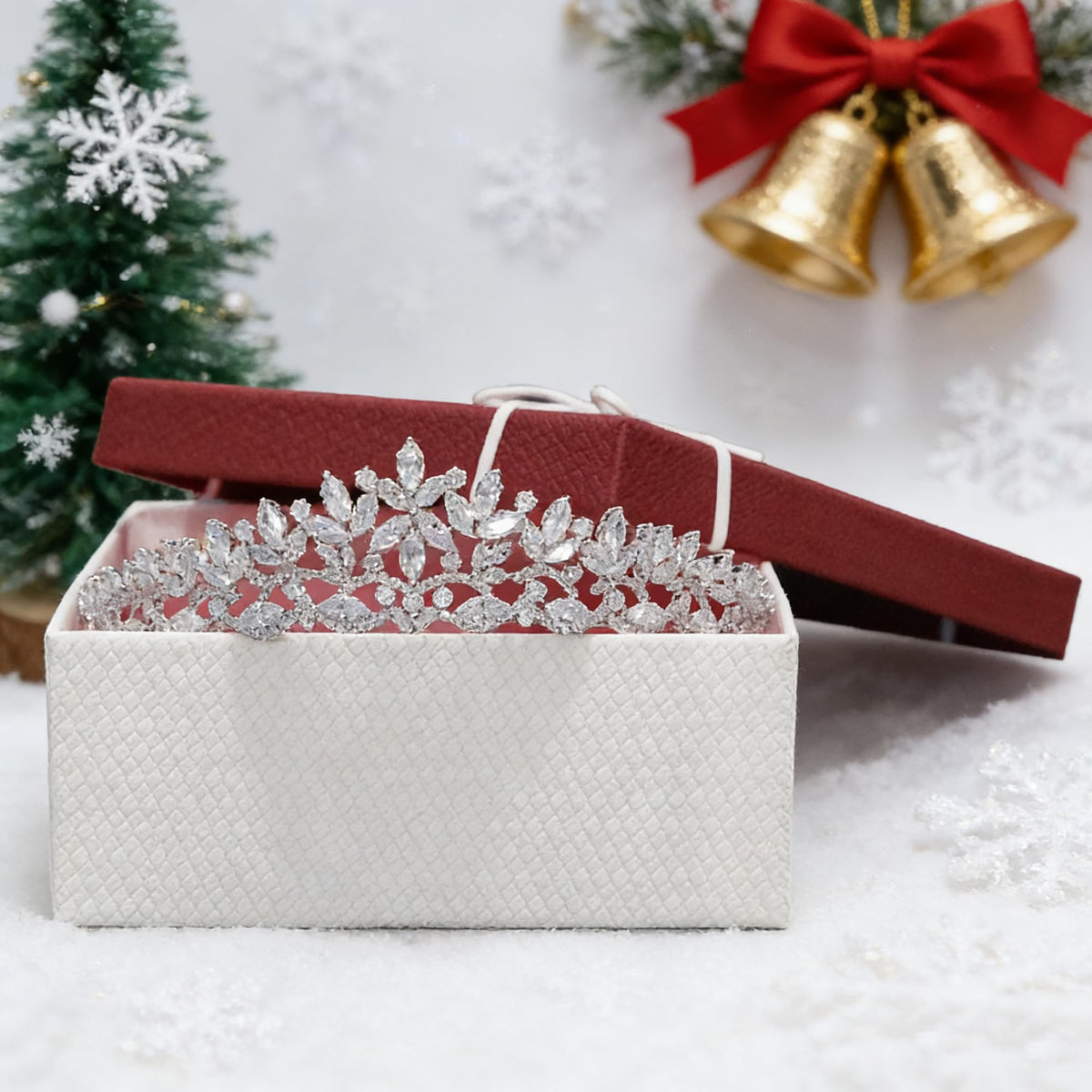 FASNAHOK tiara leaves and flowers design adds romantic styling touch