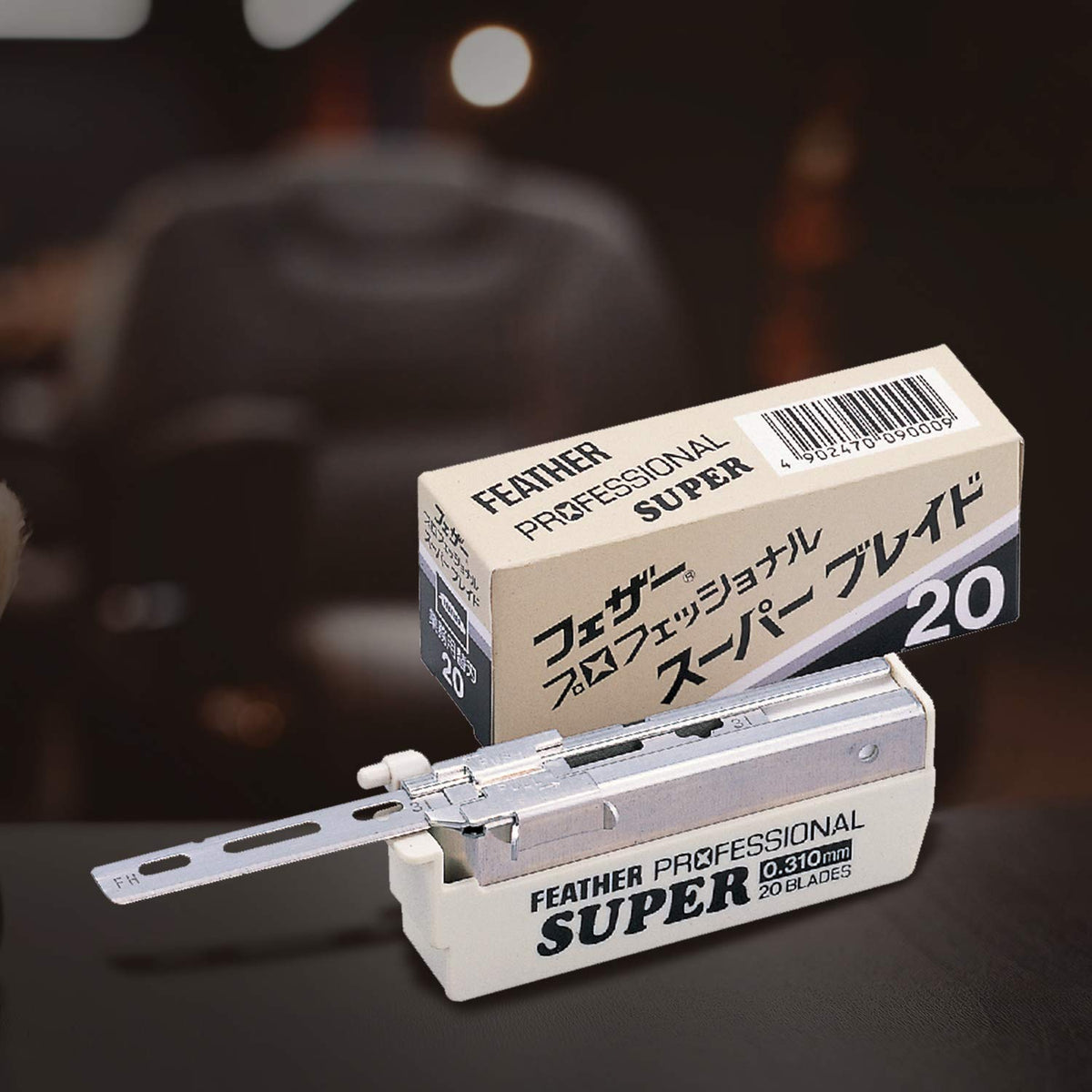 Feather Prosuper blade designed for heavy beards enabling consistent edge feel.